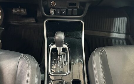 Mitsubishi Outlander III рестайлинг 3, 2019 год, 2 050 000 рублей, 15 фотография