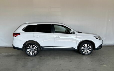 Mitsubishi Outlander III рестайлинг 3, 2019 год, 2 050 000 рублей, 8 фотография