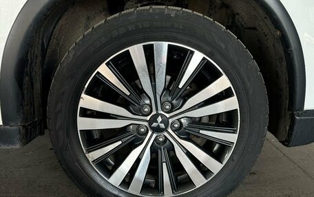 Mitsubishi Outlander III рестайлинг 3, 2019 год, 2 050 000 рублей, 21 фотография