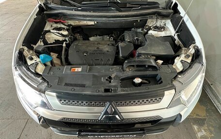 Mitsubishi Outlander III рестайлинг 3, 2019 год, 2 050 000 рублей, 20 фотография