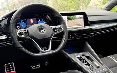 Volkswagen Golf VIII, 2023 год, 2 048 000 рублей, 11 фотография