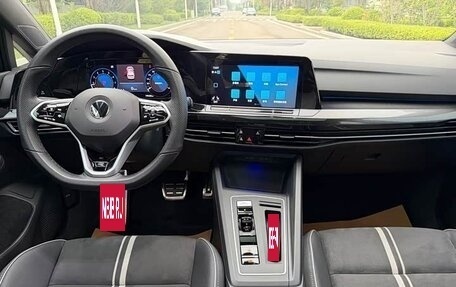 Volkswagen Golf VIII, 2023 год, 2 048 000 рублей, 8 фотография