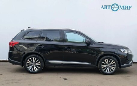 Mitsubishi Outlander III рестайлинг 3, 2019 год, 2 089 000 рублей, 4 фотография