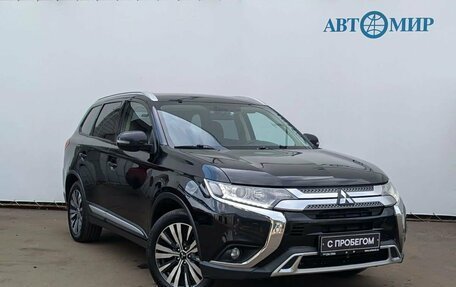 Mitsubishi Outlander III рестайлинг 3, 2019 год, 2 089 000 рублей, 3 фотография