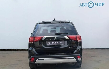 Mitsubishi Outlander III рестайлинг 3, 2019 год, 2 089 000 рублей, 6 фотография
