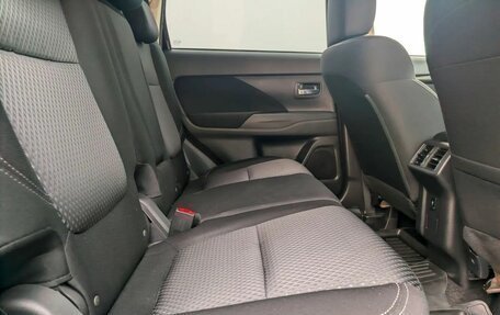 Mitsubishi Outlander III рестайлинг 3, 2019 год, 2 089 000 рублей, 11 фотография