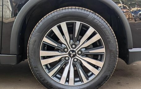 Mitsubishi Outlander III рестайлинг 3, 2019 год, 2 089 000 рублей, 16 фотография
