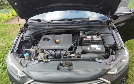 Hyundai Elantra VI рестайлинг, 2018 год, 1 250 000 рублей, 8 фотография