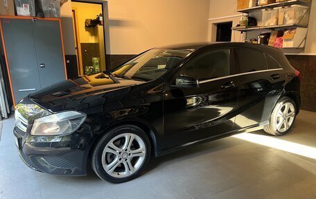 Mercedes-Benz A-Класс, 2015 год, 1 359 000 рублей, 2 фотография