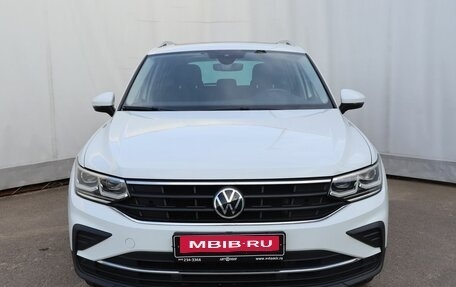 Volkswagen Tiguan II, 2021 год, 3 300 000 рублей, 2 фотография