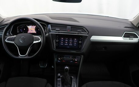 Volkswagen Tiguan II, 2021 год, 3 300 000 рублей, 14 фотография