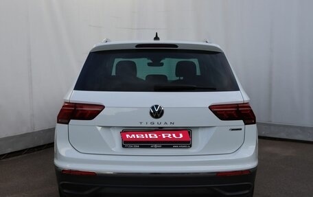 Volkswagen Tiguan II, 2021 год, 3 300 000 рублей, 5 фотография
