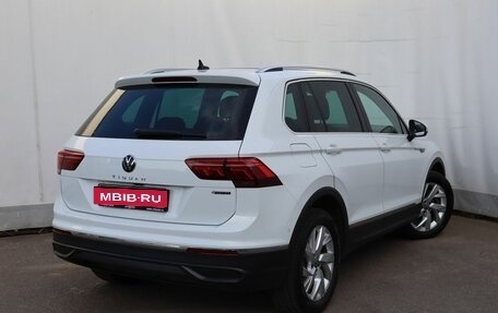 Volkswagen Tiguan II, 2021 год, 3 300 000 рублей, 4 фотография