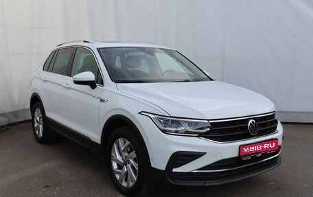 Volkswagen Tiguan II, 2021 год, 3 300 000 рублей, 3 фотография