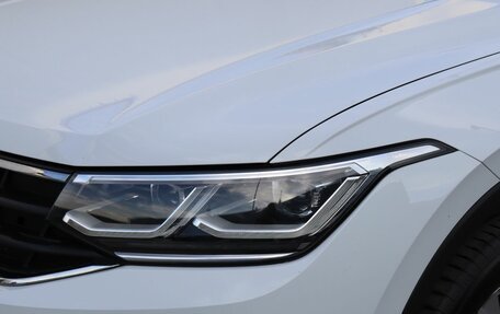 Volkswagen Tiguan II, 2021 год, 3 300 000 рублей, 26 фотография