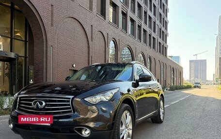 Infiniti QX70, 2014 год, 2 250 000 рублей, 3 фотография