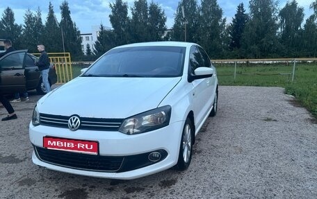 Volkswagen Polo VI (EU Market), 2015 год, 450 000 рублей, 1 фотография