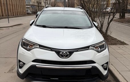 Toyota RAV4, 2018 год, 2 850 000 рублей, 8 фотография