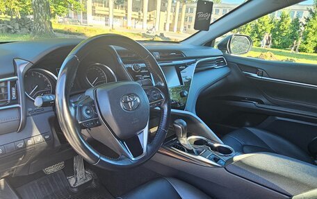 Toyota Camry, 2019 год, 2 420 000 рублей, 6 фотография