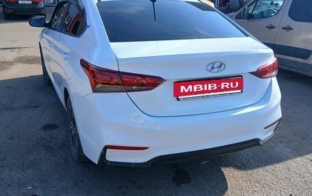 Hyundai Solaris II рестайлинг, 2018 год, 800 000 рублей, 2 фотография