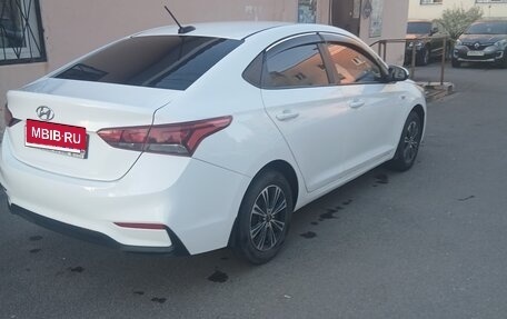 Hyundai Solaris II рестайлинг, 2018 год, 800 000 рублей, 3 фотография