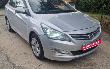 Hyundai Solaris II рестайлинг, 2015 год, 990 000 рублей, 2 фотография