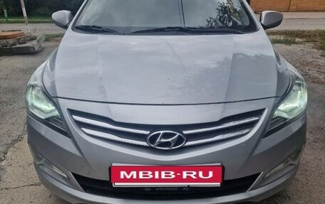 Hyundai Solaris II рестайлинг, 2015 год, 990 000 рублей, 3 фотография