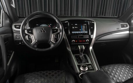 Mitsubishi Montero Sport, 2022 год, 4 249 000 рублей, 8 фотография