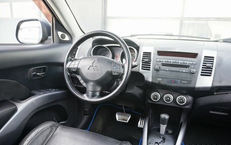 Mitsubishi Outlander III рестайлинг 3, 2008 год, 820 000 рублей, 13 фотография