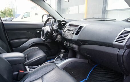 Mitsubishi Outlander III рестайлинг 3, 2008 год, 820 000 рублей, 11 фотография