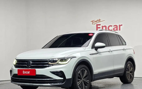 Volkswagen Tiguan II, 2022 год, 3 678 000 рублей, 1 фотография