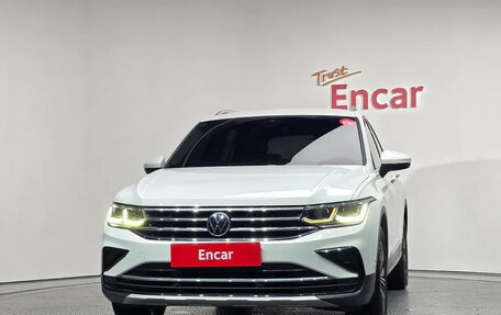 Volkswagen Tiguan II, 2022 год, 3 678 000 рублей, 3 фотография