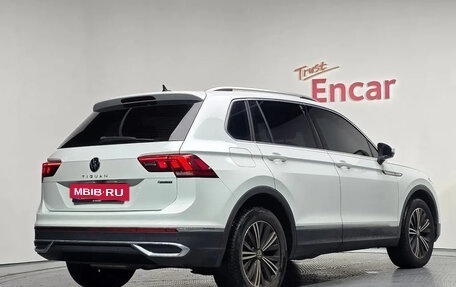 Volkswagen Tiguan II, 2022 год, 3 678 000 рублей, 2 фотография