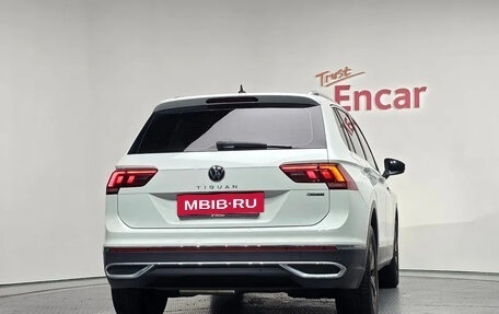 Volkswagen Tiguan II, 2022 год, 3 678 000 рублей, 4 фотография
