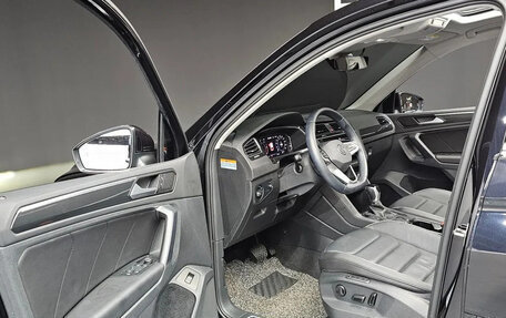 Volkswagen Tiguan II, 2021 год, 3 198 000 рублей, 6 фотография