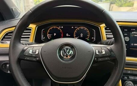 Volkswagen T-Roc I, 2018 год, 1 560 002 рублей, 14 фотография