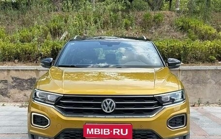 Volkswagen T-Roc I, 2018 год, 1 560 002 рублей, 2 фотография