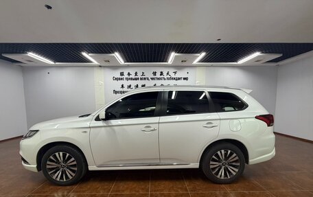 Mitsubishi Outlander III рестайлинг 3, 2021 год, 2 034 000 рублей, 7 фотография