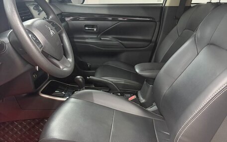 Mitsubishi Outlander III рестайлинг 3, 2021 год, 2 034 000 рублей, 8 фотография