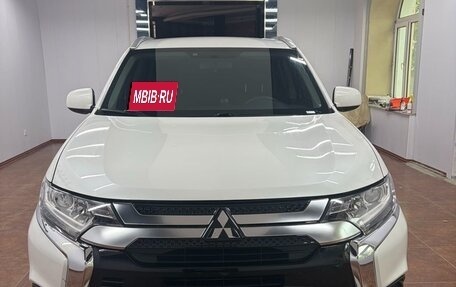 Mitsubishi Outlander III рестайлинг 3, 2021 год, 2 034 000 рублей, 2 фотография