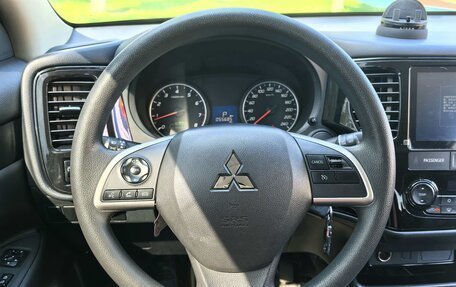 Mitsubishi Outlander III рестайлинг 3, 2021 год, 2 034 000 рублей, 10 фотография
