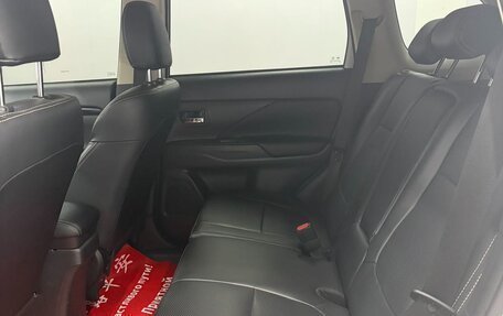 Mitsubishi Outlander III рестайлинг 3, 2021 год, 2 034 000 рублей, 16 фотография