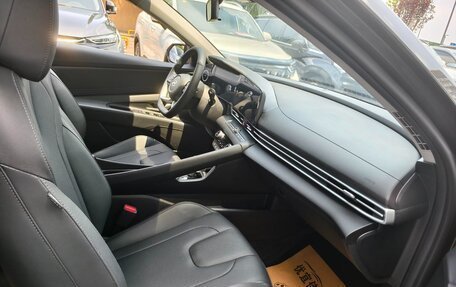 Hyundai Elantra, 2023 год, 1 290 000 рублей, 11 фотография