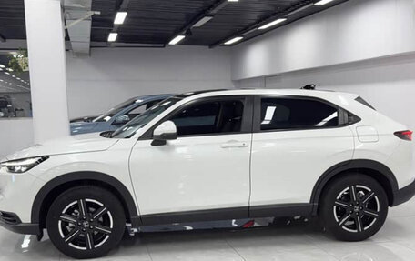 Honda Vezel, 2023 год, 1 830 000 рублей, 3 фотография