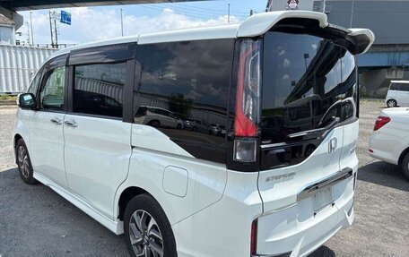 Honda Stepwgn IV, 2017 год, 1 380 000 рублей, 3 фотография