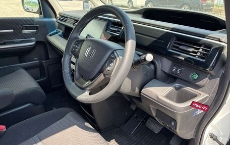 Honda Stepwgn IV, 2017 год, 1 380 000 рублей, 5 фотография