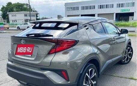 Toyota C-HR I рестайлинг, 2022 год, 1 900 000 рублей, 6 фотография