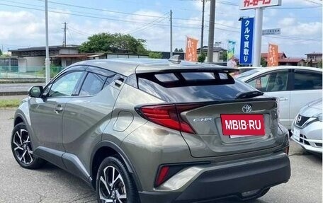Toyota C-HR I рестайлинг, 2022 год, 1 900 000 рублей, 8 фотография