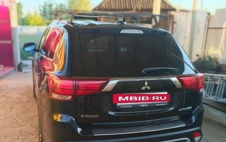 Mitsubishi Outlander III рестайлинг 3, 2019 год, 1 820 000 рублей, 2 фотография