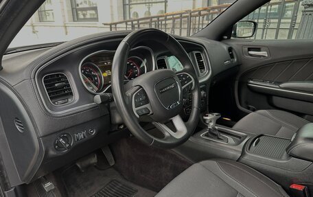 Dodge Charger, 2017 год, 3 800 000 рублей, 21 фотография
